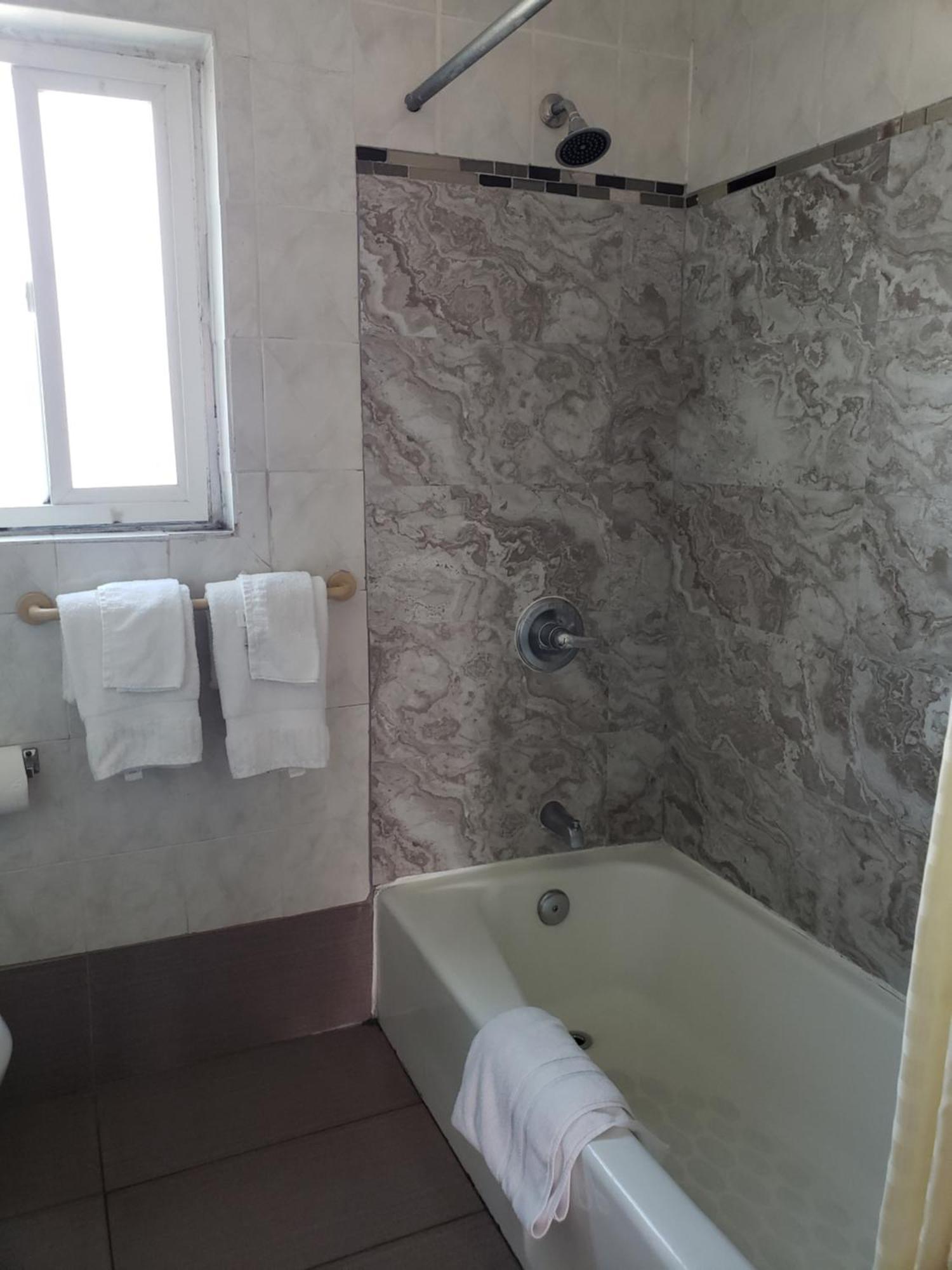 Eagle Inn Motel Long Beach Room photo